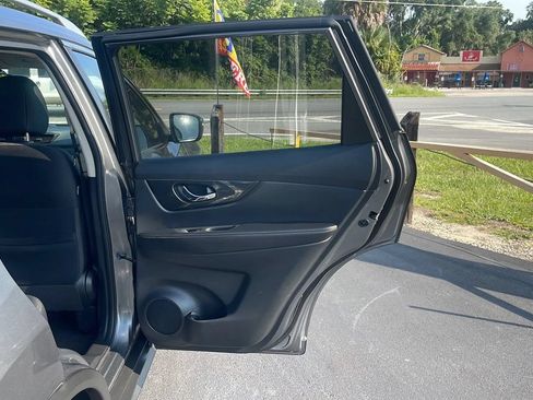 Used 2017 Nissan Rogue S w/ S Appearance Package FWD image 17