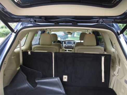 Used 2019 Toyota Highlander XLE AWD/4WD image 6