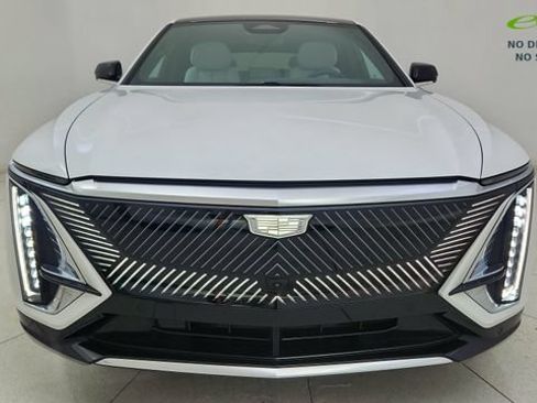 Used 2024 Cadillac Lyriq Luxury w/ LPO, Floor Liner Package AWD/4WD image 17