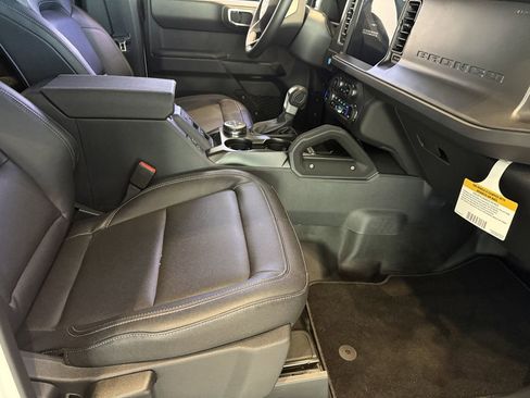 New 2025 Ford Bronco Badlands image 13