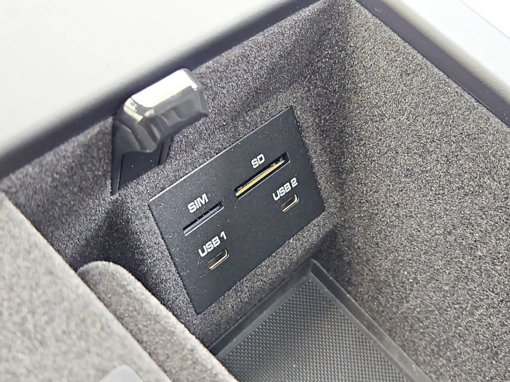 Certified 2026 Porsche Macan AWD/4WD image 16