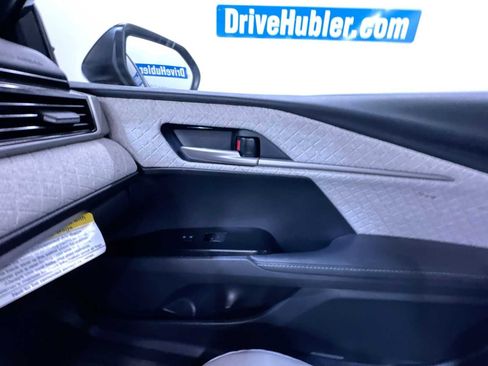 Used 2025 Toyota Camry XLE image 33