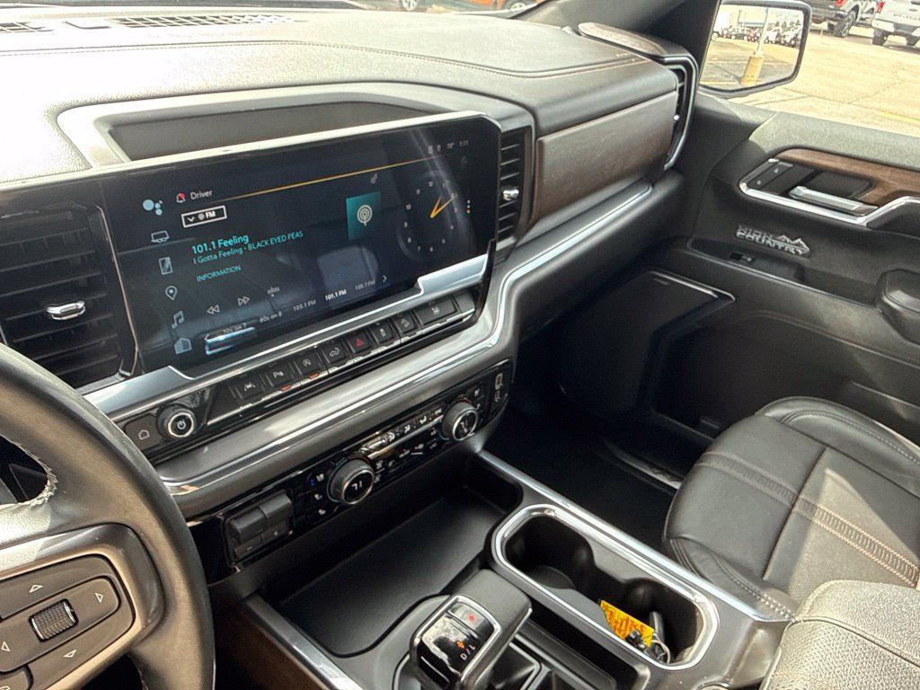 Certified 2024 Chevrolet Silverado 1500 High Country w/ Technology Package AWD/4WD image 18