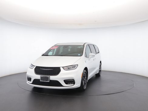 Used 2022 Chrysler Pacifica Touring-L w/ S Appearance Package image 46