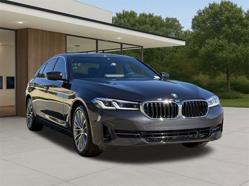 Certified 2023 BMW 530e w/ Convenience Package image 4