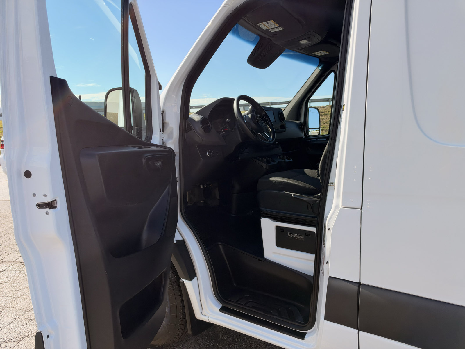 Used 2022 Mercedes-Benz Sprinter 1500 image 14