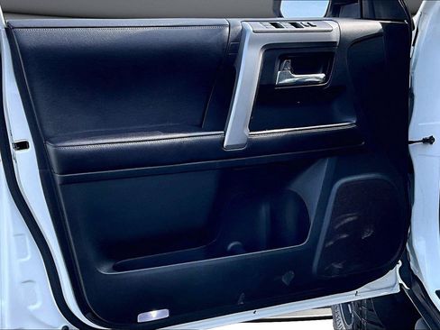 Used 2016 Toyota 4Runner SR5 AWD/4WD image 21