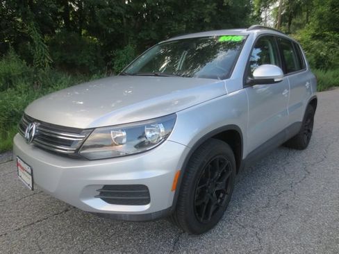 Used 2015 Volkswagen Tiguan S FWD image 1