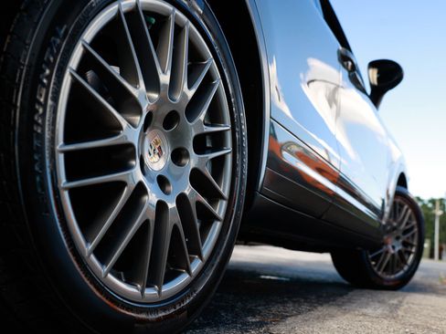 Used 2014 Porsche Cayenne Platinum Edition image 36