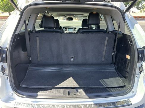Used 2019 Toyota Highlander Limited w/ Carpet Mat Package (TMS) AWD/4WD image 17