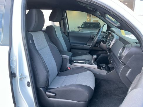 Certified 2023 Toyota Tacoma TRD Off-Road image 19