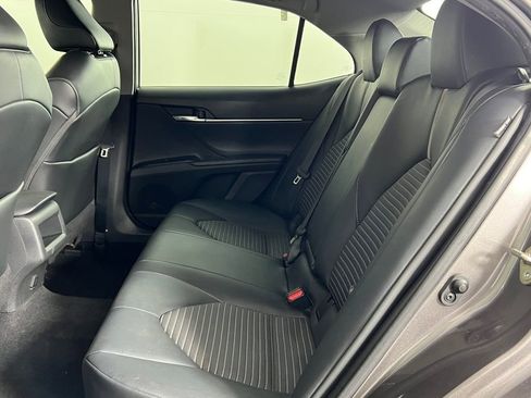 Used 2020 Toyota Camry SE image 11
