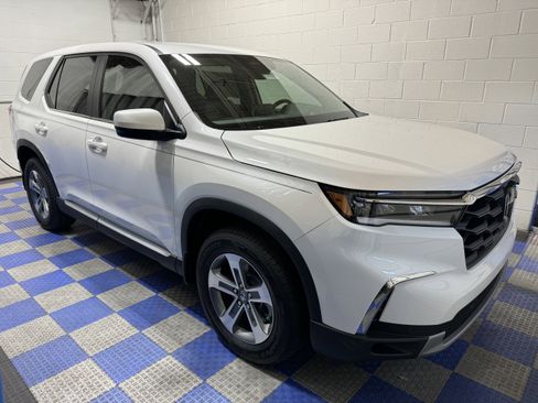 New 2025 Honda Pilot EX-L image 2
