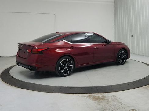 Used 2024 Nissan Altima 2.5 SR w/ SR Premium Package FWD image 8