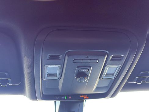 Used 2021 Chevrolet Suburban LT image 26