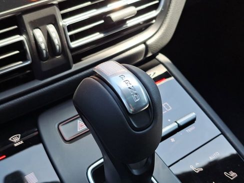 Used 2025 Porsche Macan image 34