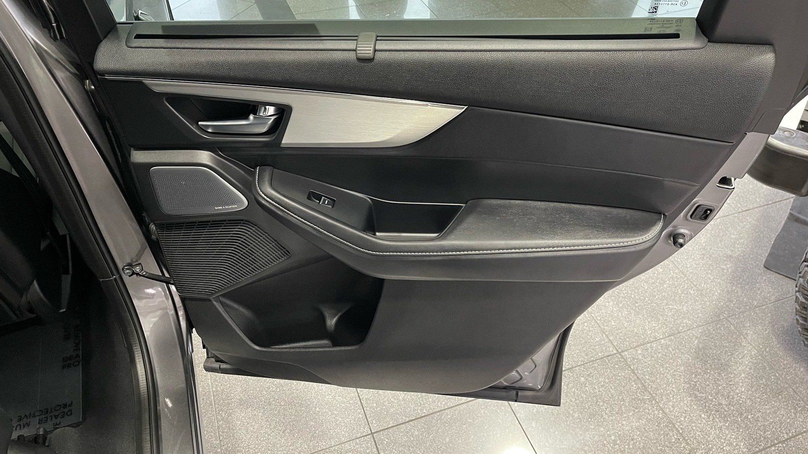 Used 2025 Acura MDX w/ Technology Package FWD image 48