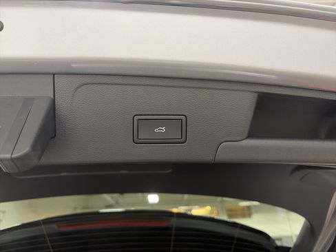 Certified 2025 Volkswagen Jetta SE image 69