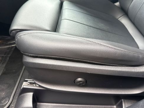 Used 2021 Mercedes-Benz GLB 250 4MATIC image 14