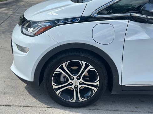 Used 2020 Chevrolet Bolt Premier w/ Infotainment Package FWD image 25