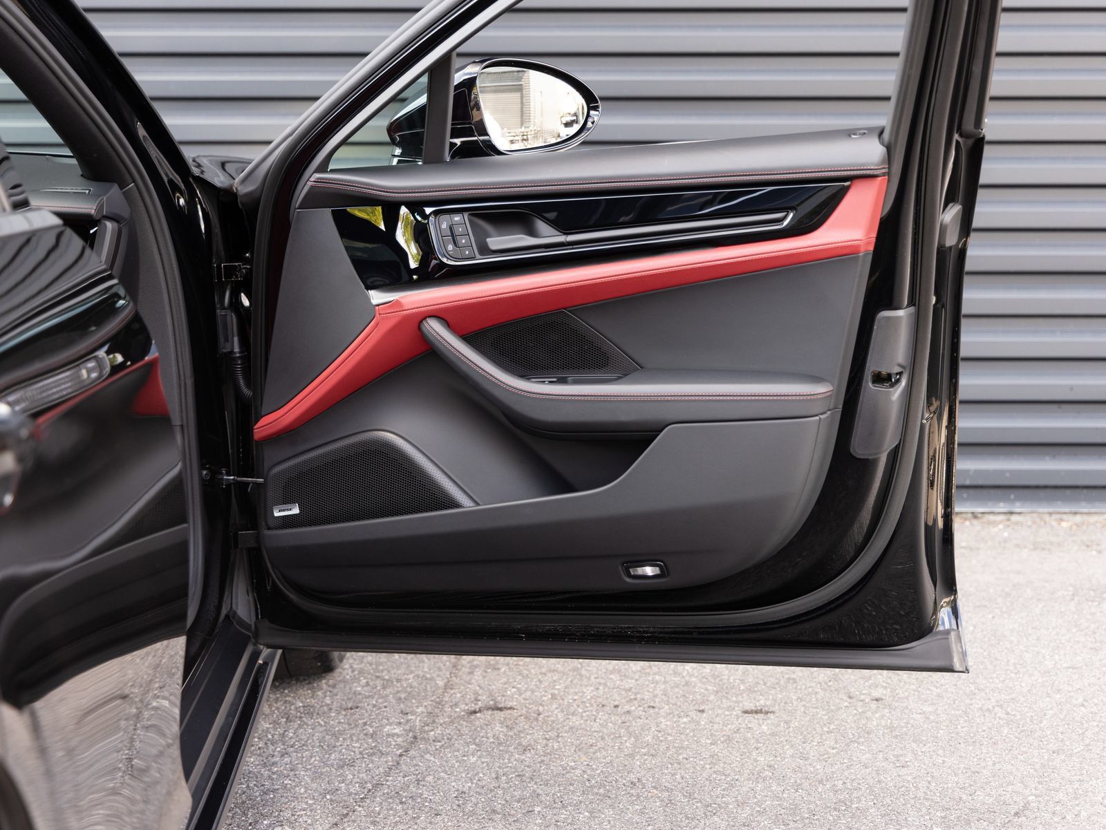 Certified 2025 Porsche Panamera RWD image 30