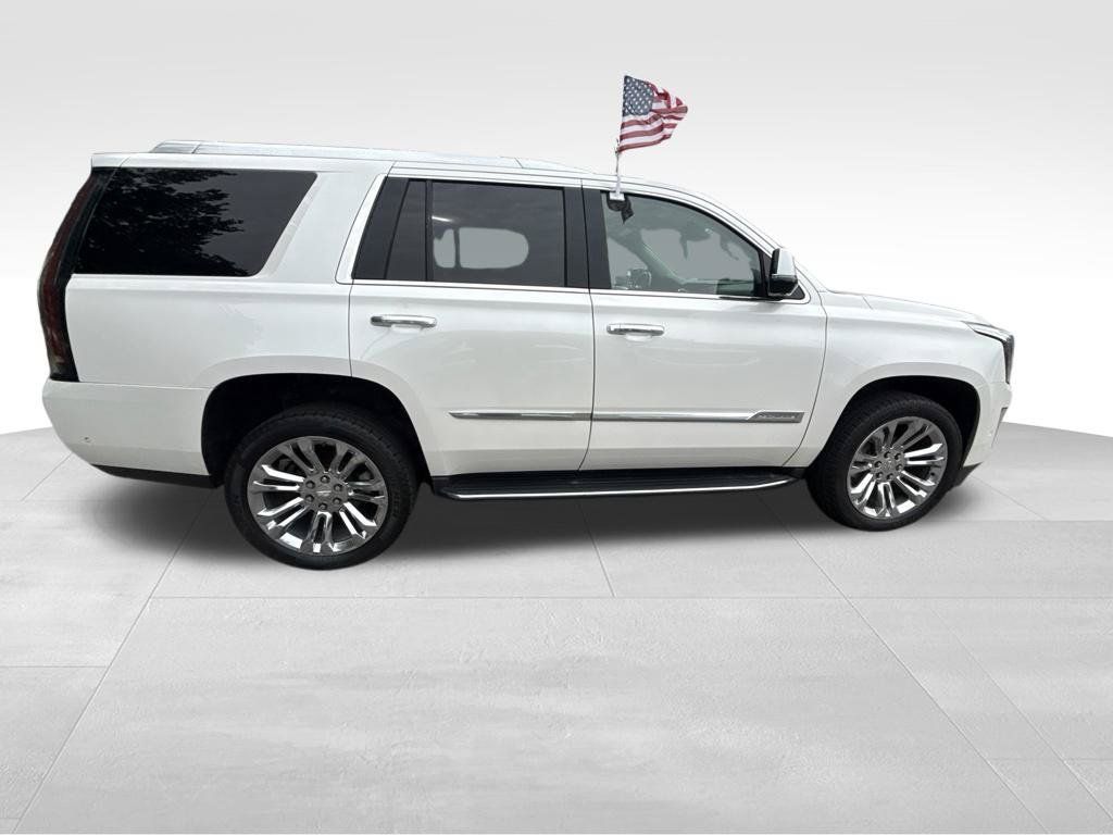 Used 2017 Cadillac Escalade Luxury AWD/4WD image 10