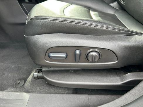 Used 2024 GMC Terrain SLT image 21