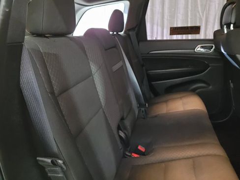 Used 2018 Jeep Grand Cherokee Laredo image 53