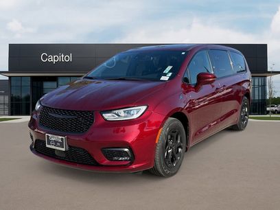 Used 2022 Chrysler Pacifica Limited w/ S Appearance Package