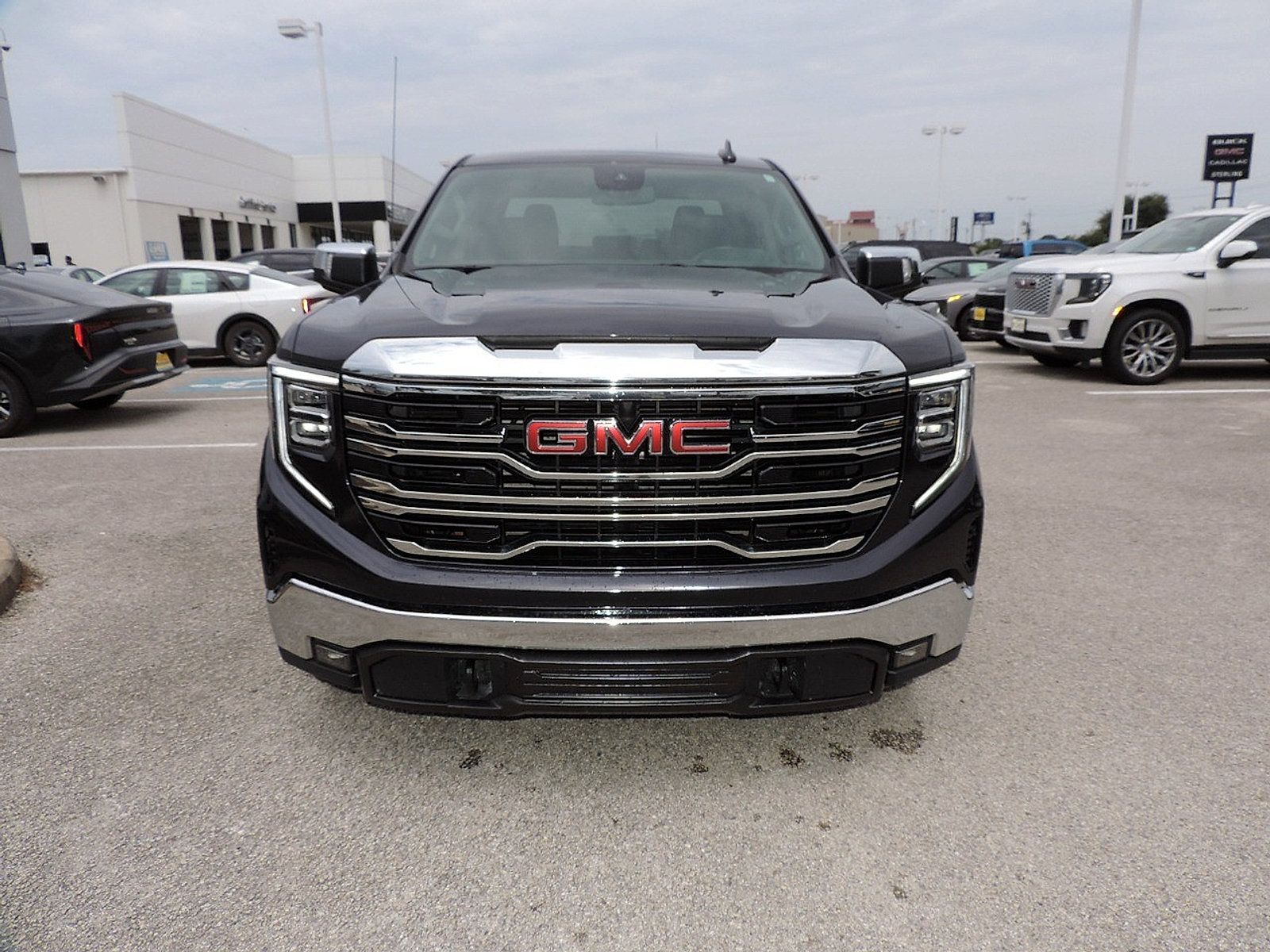 Used 2025 GMC Sierra 1500 SLT RWD image 2