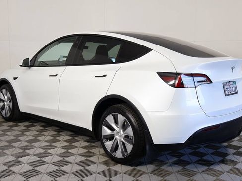 Used 2023 Tesla Model Y Long Range AWD/4WD image 6