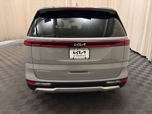 Certified 2024 Kia Carnival EX image 5