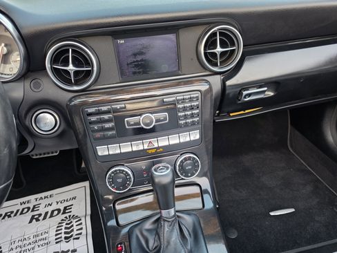 Used 2015 Mercedes-Benz SLK 250 image 36