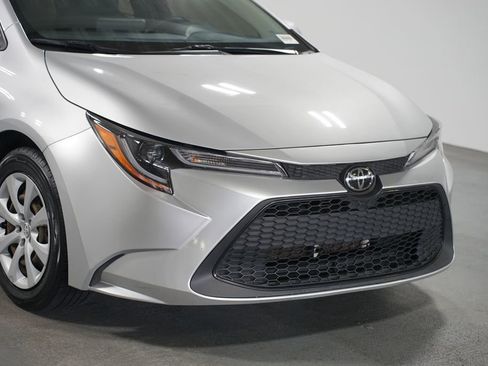 Used 2022 Toyota Corolla LE image 4
