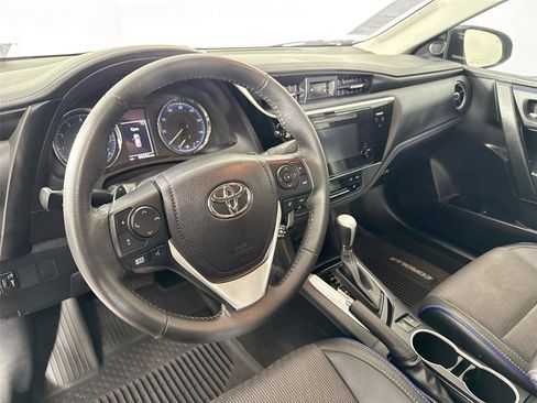 Used 2017 Toyota Corolla SE image 4