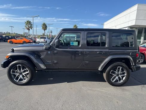 Used 2024 Jeep Wrangler Unlimited w/ Convenience Group AWD/4WD image 4