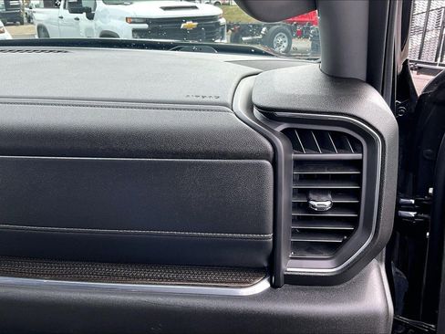 Used 2024 Chevrolet Silverado 1500 LT image 16