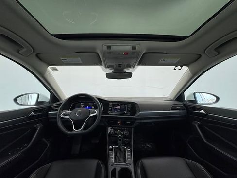 Used 2024 Volkswagen Jetta SE image 19