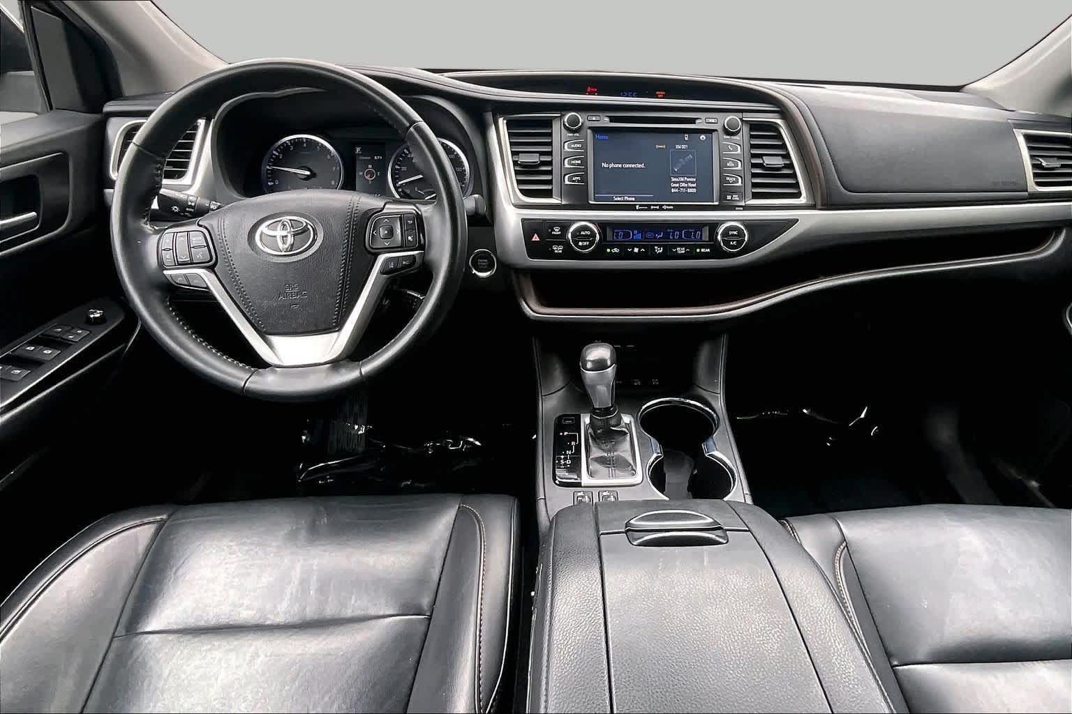 Used 2019 Toyota Highlander XLE AWD/4WD image 16