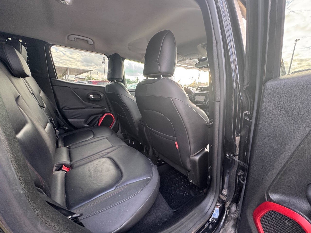 Used 2016 Jeep Renegade Trailhawk w/ Premium Trailhawk Package AWD/4WD image 20