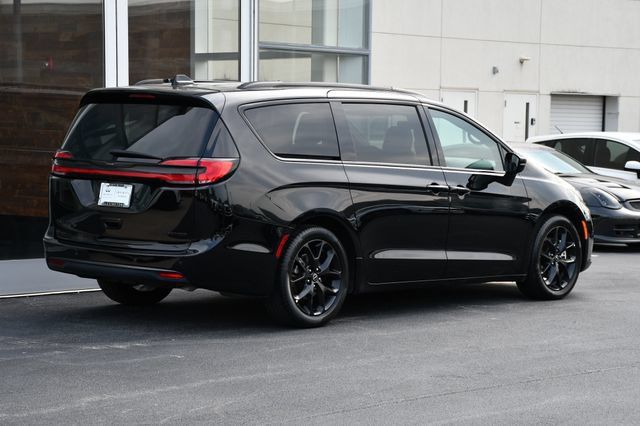 Used 2025 Chrysler Pacifica Limited FWD image 8