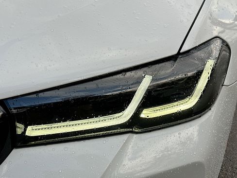 Used 2023 BMW 540i w/ M Sport Package image 31