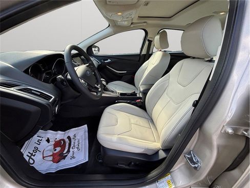 Used 2018 Ford Focus Titanium image 2