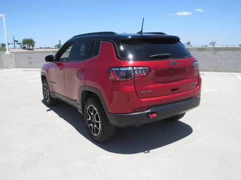Used 2025 Jeep Compass Trailhawk AWD/4WD image 6