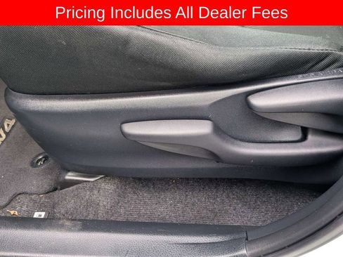 Used 2018 Toyota RAV4 LE FWD image 21