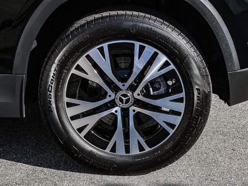 Used 2025 Mercedes-Benz GLA 250 4MATIC image 11