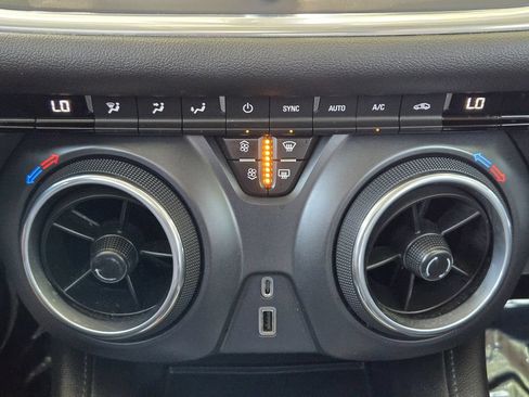Used 2020 Chevrolet Blazer LT FWD image 19