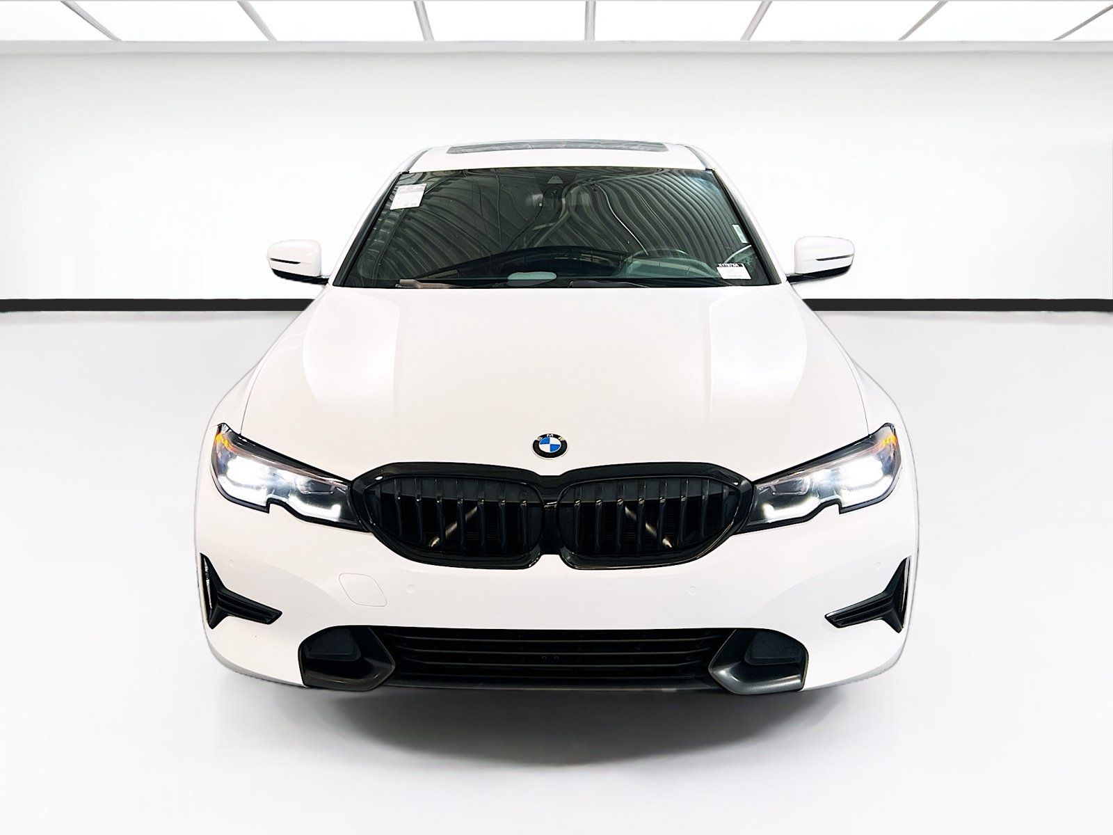 Used 2022 BMW 330i Sedan w/ Convenience Package RWD image 2