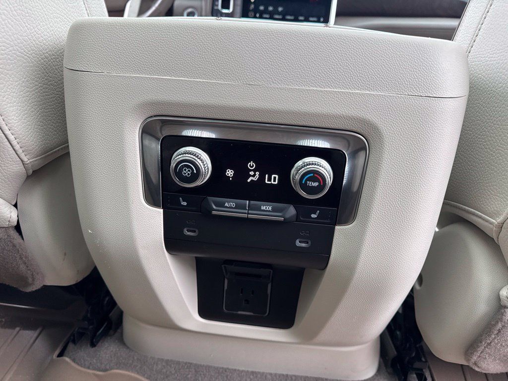 Used 2022 GMC Yukon Denali AWD/4WD image 20