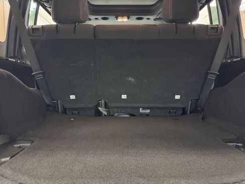 Used 2018 Jeep Wrangler Unlimited Sahara AWD/4WD image 18